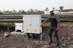 The Democratic Republic of Congo now has the largest off-grid solar hybrid production facility in sub-Saharan Africa. This installation is the work of Nuru SARL, a Congolese company working to improve connectivity to electricity for the people of DRC. 